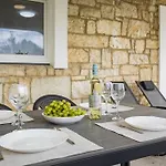 Olive Garden 3 Km From Center And 4 Km From The Apartamento Pula