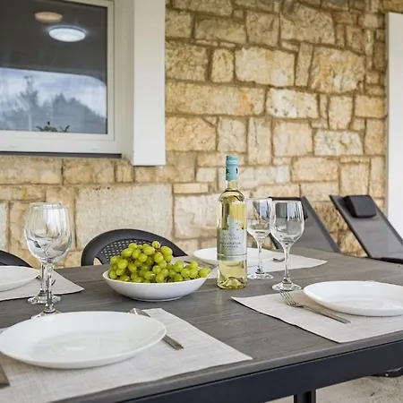 Olive Garden 3 Km From Center And 4 Km From The Appartamento Pola