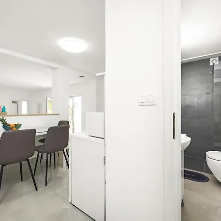 Apartment Olive Garden Near 3 Km From Center And Only 4 Km From The For 4 Persons *