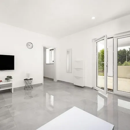 Apartmán Olive Garden Near 3 Km From Center And Only 4 Km From The For 4 Persons