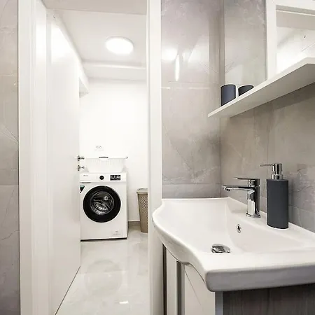 Olive Garden Near 3 Km From Center And Only 4 Km From The For 4 Persons Apartmán *